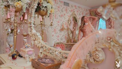 Voluptuous Vixen Reveals All