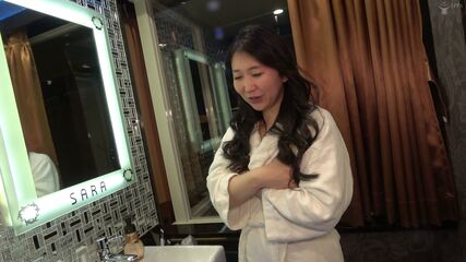 Thicc Asian MILF Gets Drilled